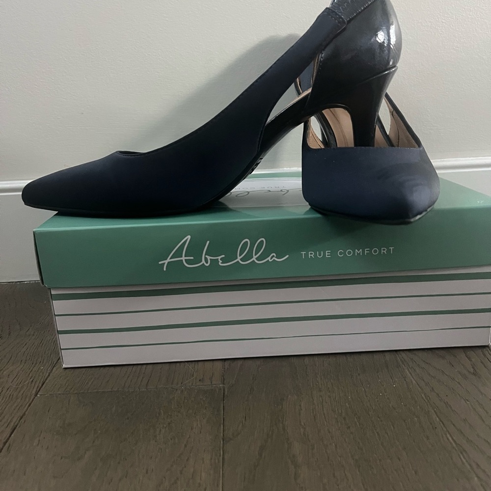 Abella Women's Classic Navy Heels